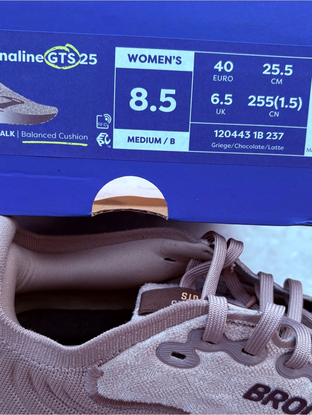 RARE!! This color is sold out!!
Limited edition color!!
Brooks Adrenaline GTS 25 - Picture 3 of 8